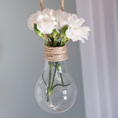 Vaso di design con lampadina riciclata