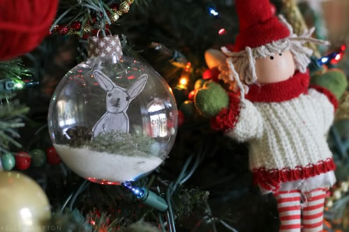 Decorazioni per l'albero di Natale fai-da-te: palline trasparenti da riempire